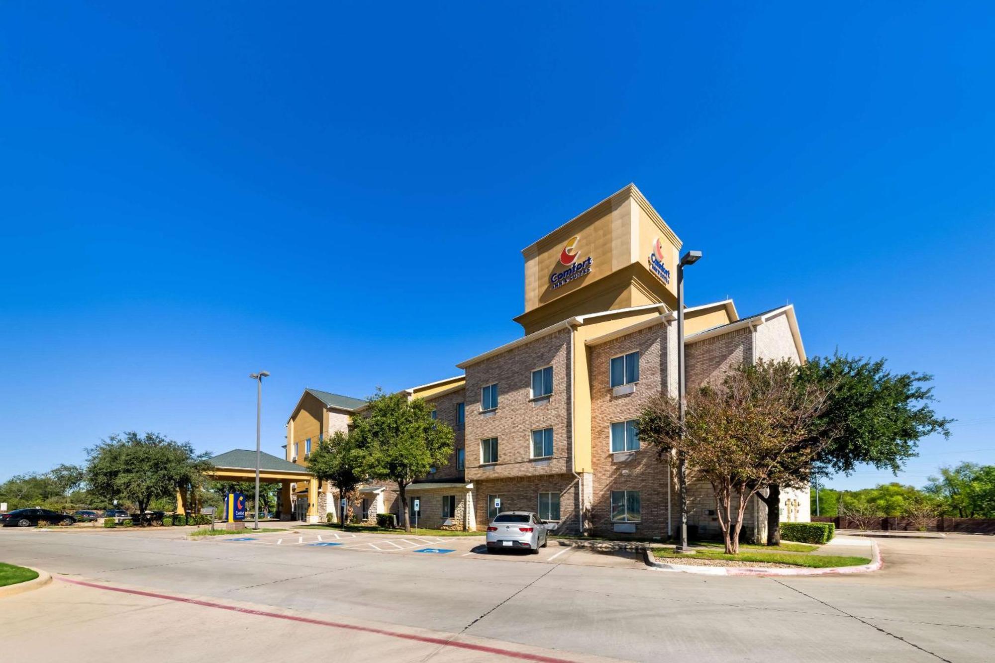 Comfort Inn & Suites Near Lake Lewisville Corinth Exterior foto