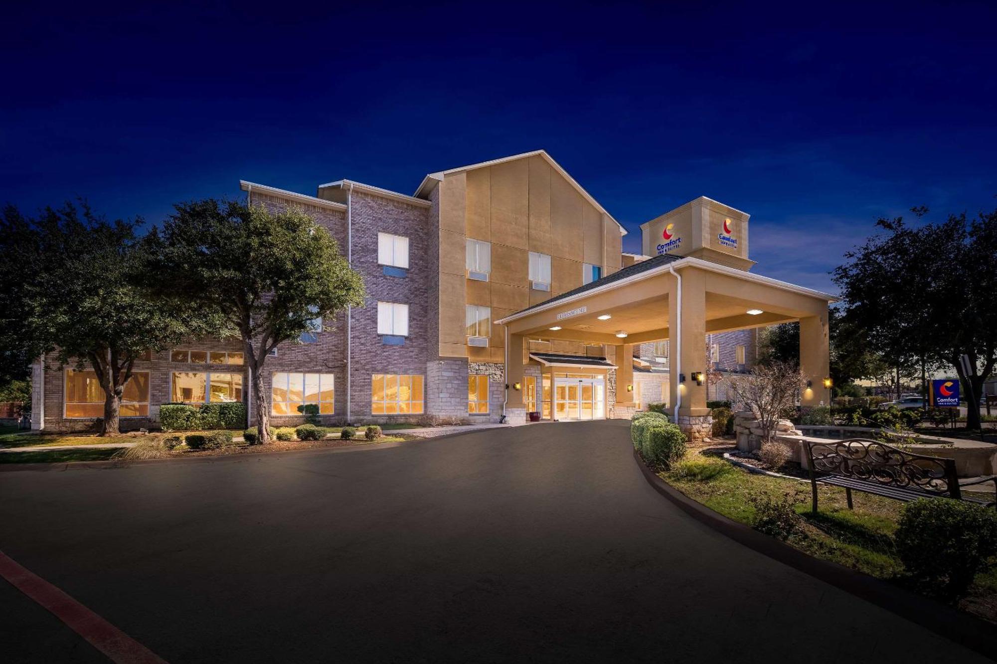 Comfort Inn & Suites Near Lake Lewisville Corinth Exterior foto